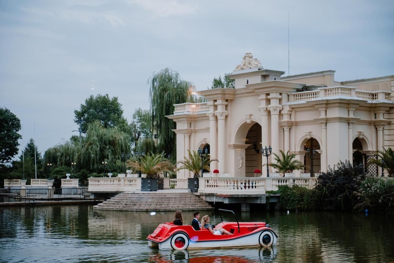 Hotel Venecia Palace Михаловице Экстерьер фото