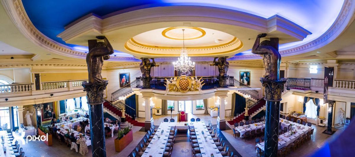 Hotel Venecia Palace Михаловице Экстерьер фото