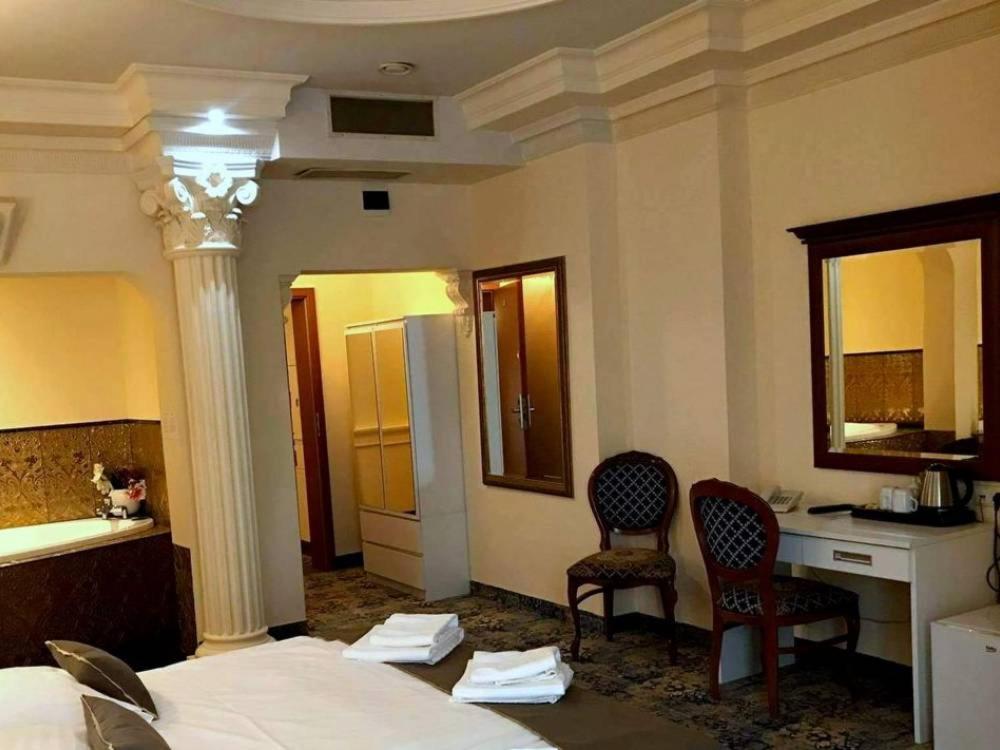 Hotel Venecia Palace Михаловице Экстерьер фото