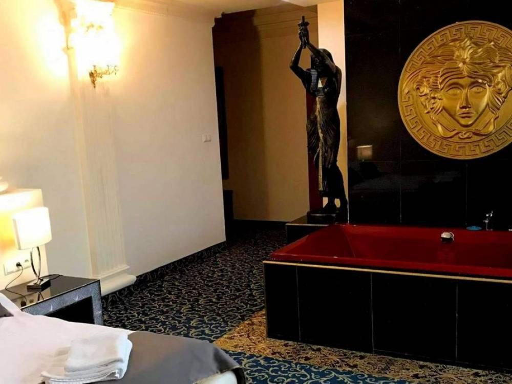 Hotel Venecia Palace Михаловице Экстерьер фото