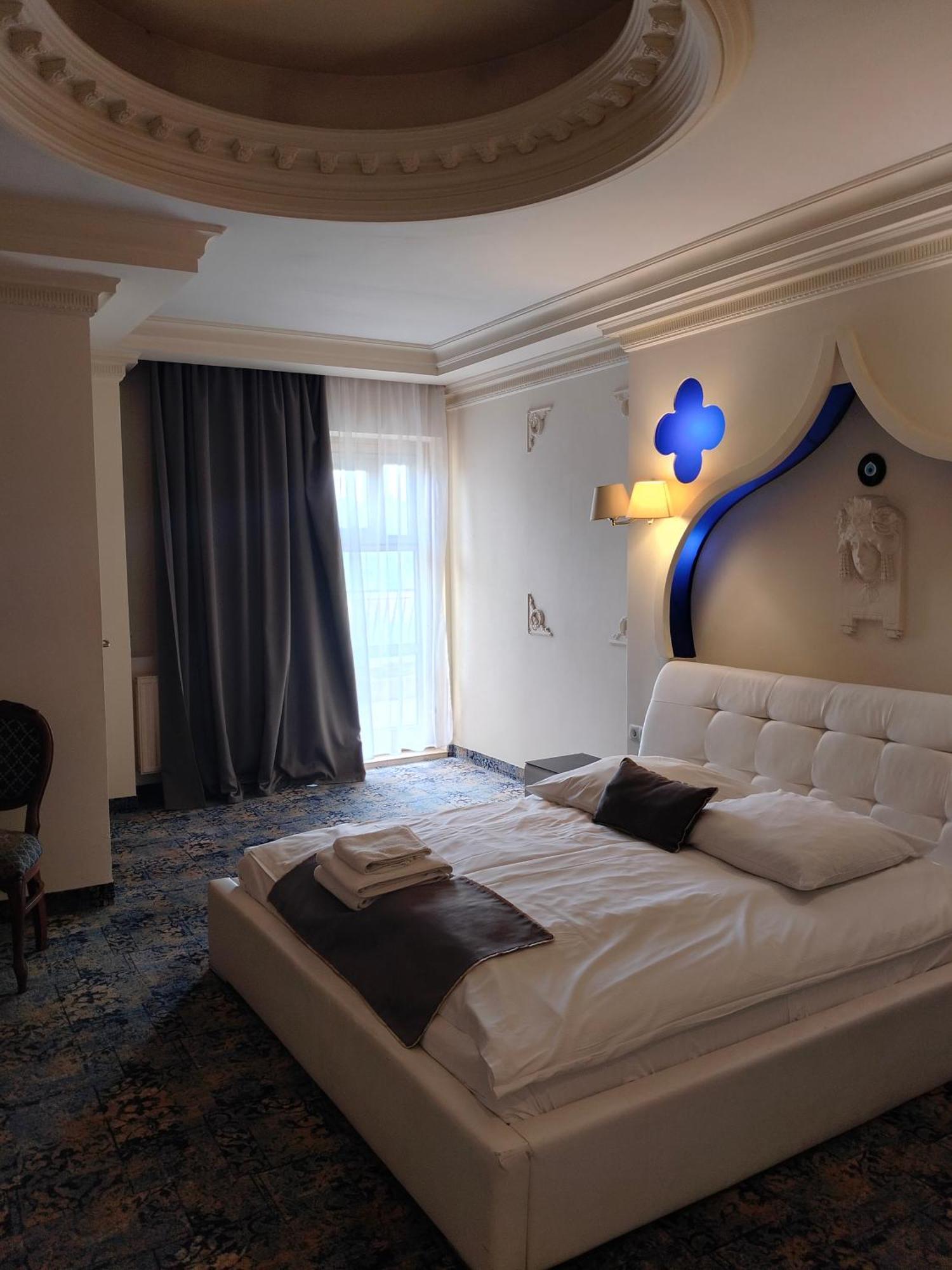 Hotel Venecia Palace Михаловице Экстерьер фото