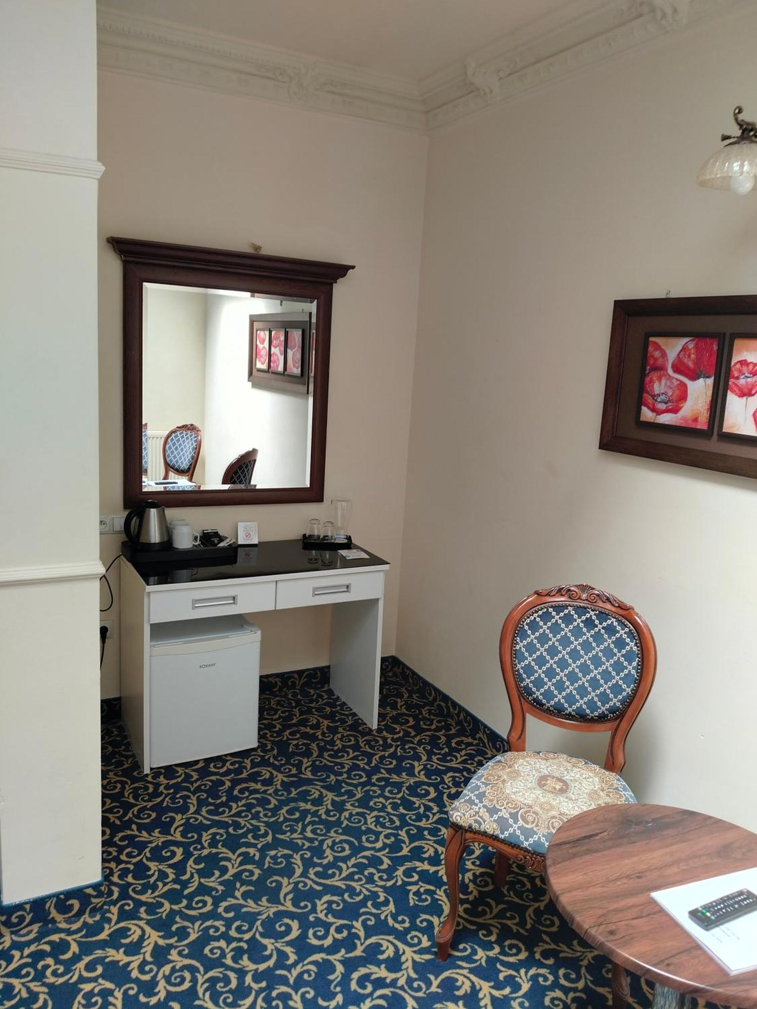 Hotel Venecia Palace Михаловице Экстерьер фото