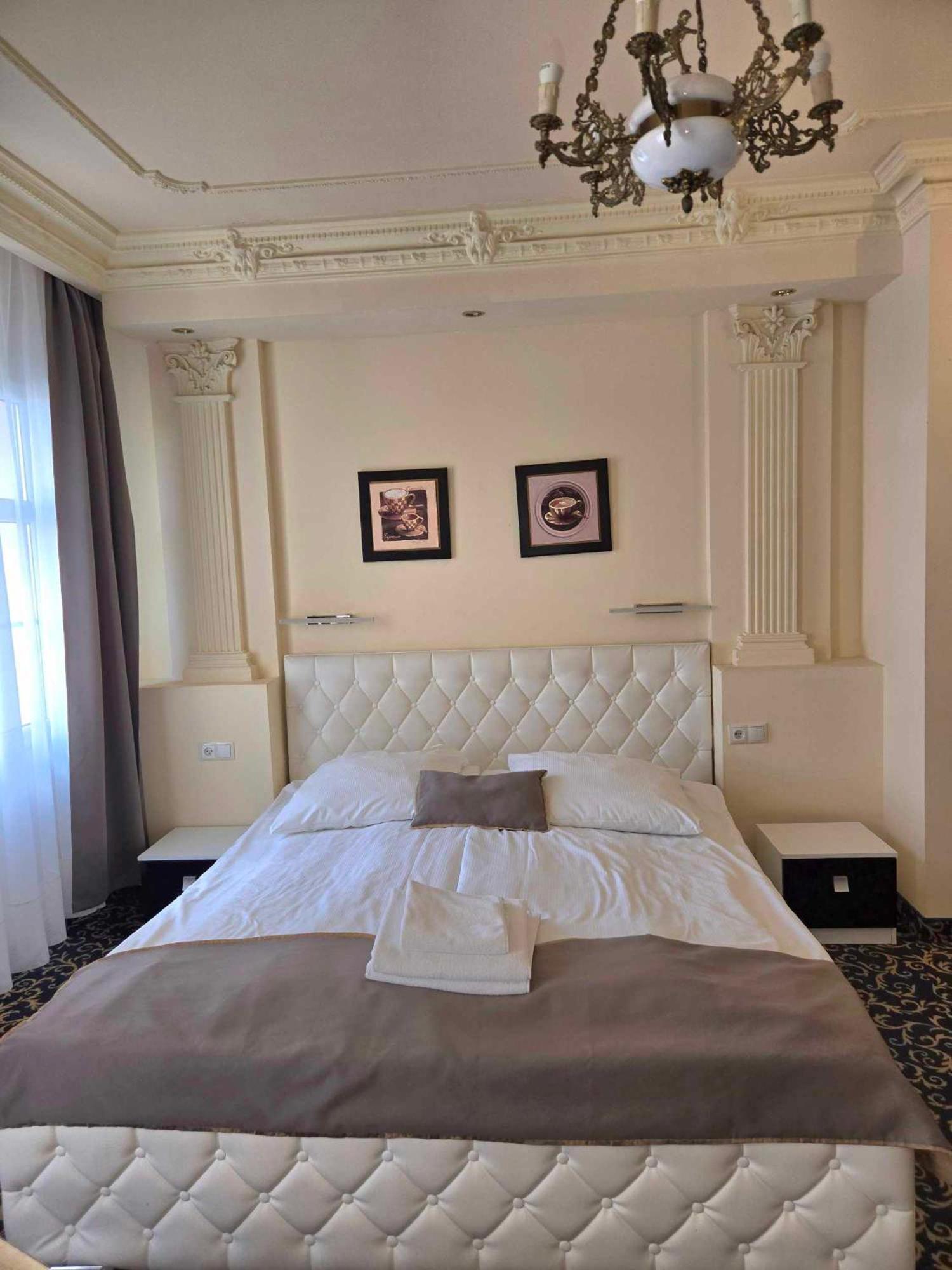 Hotel Venecia Palace Михаловице Экстерьер фото
