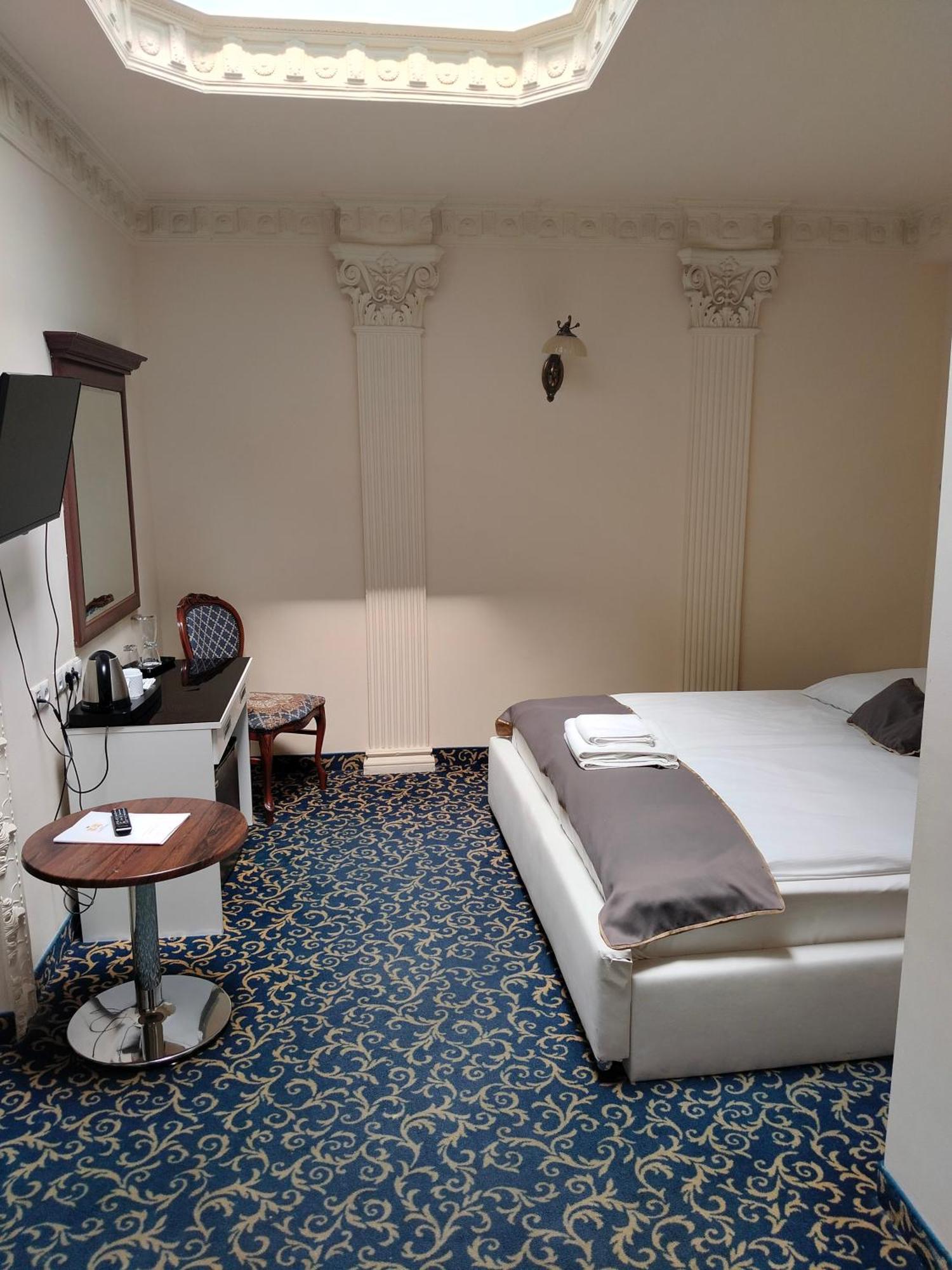 Hotel Venecia Palace Михаловице Экстерьер фото