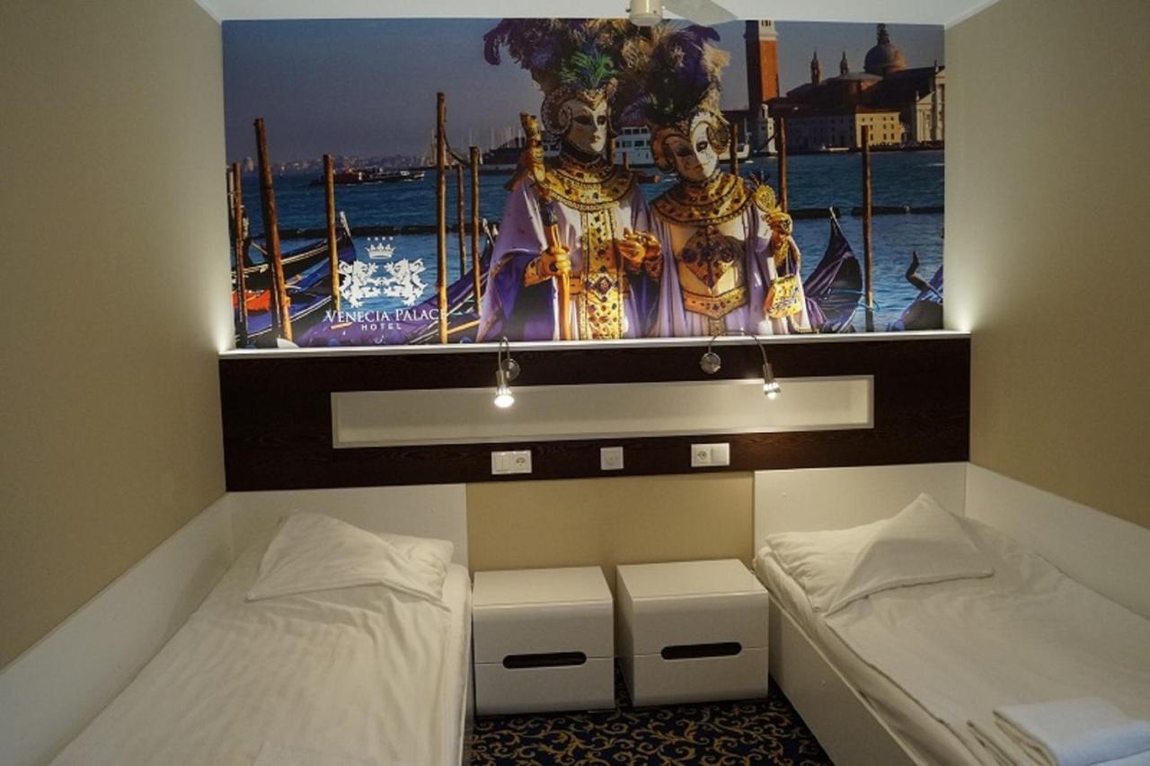 Hotel Venecia Palace Михаловице Экстерьер фото