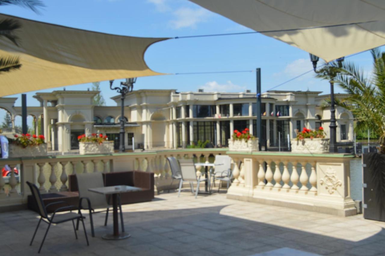 Hotel Venecia Palace Михаловице Экстерьер фото